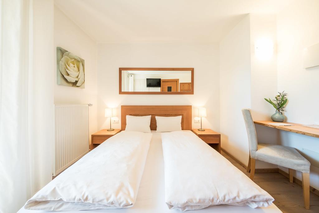 Boutique Hotel Zum Rosenbaum Nalles Bagian luar foto